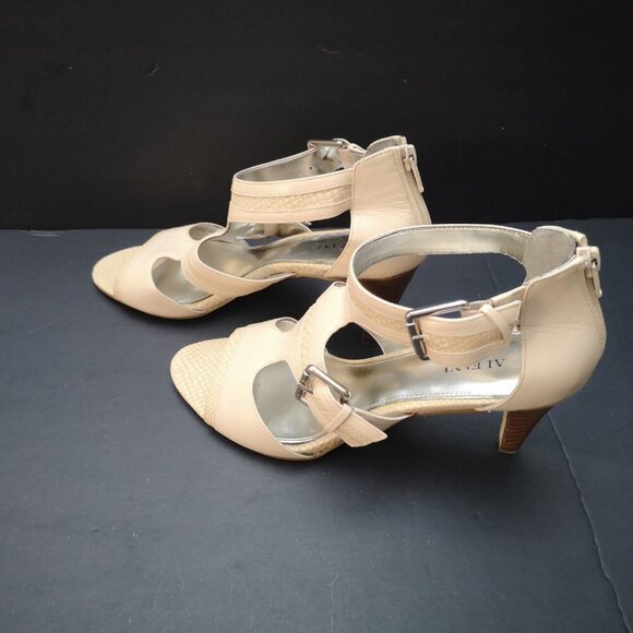 Alfani Ladies Size 8 Tan 2 Buckle Closure Leather Upper Odette Heels - Picture 2 of 10